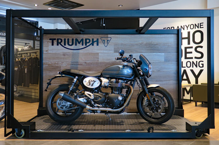 トライアンフ・スピードツイン ライトニングエディション