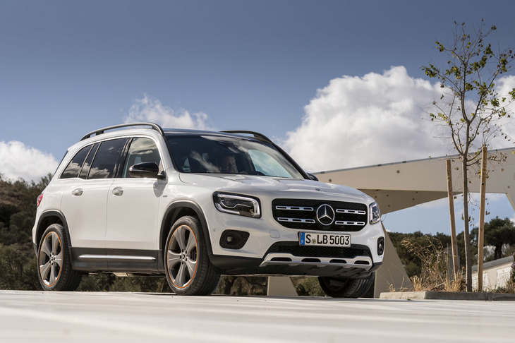 メルセデス・ベンツの新型SUV「GLB」は、2019年6月に本国で発表された。