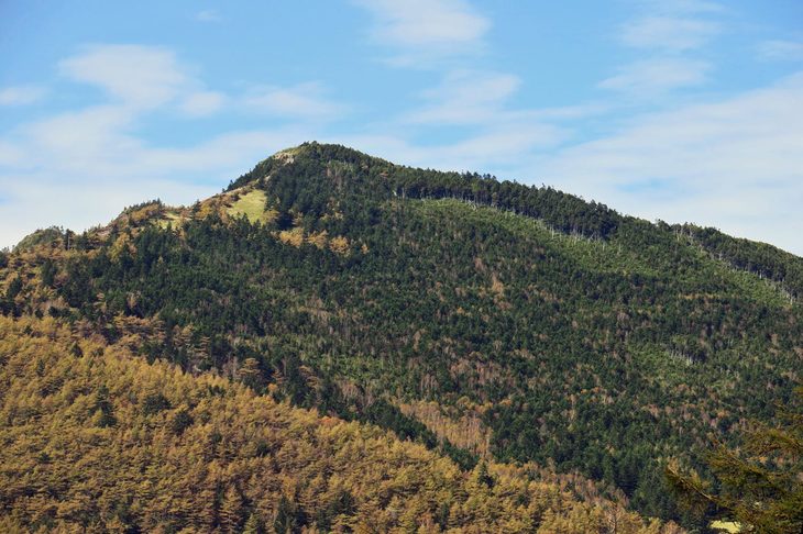 こちらはおまけの一枚。「戦後モータースポーツ発祥の地、浅間山もボクらを見守ってますよ」的なことを書こうと思ったら、まさかの山違い。こちらの山は浅間山じゃなくて、水ノ塔山だった。最後までしまらない旅だったな（笑）。