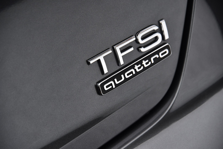 現在のラインナップはFF車、4WD車合わせて全4種類。今回は4WD車の駆動システムとスポーティーな仕立ての内外装、および足まわりのセッティングが採用された「2.0 TFSIクワトロ スポーツ」に試乗した。