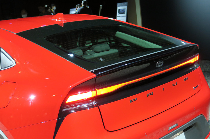 トヨタ・プリウス2.0L HEVプロトタイプ（ハッチバック）