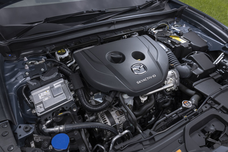 豊富なエンジンのラインナップも「CX-30」の魅力。今回の車両に積まれていた1.8リッターディーゼルターボのほかに、2リッターのガソリンエンジン、圧縮着火技術を用いた次世代エンジン「SKYACTIV-X」も用意される。