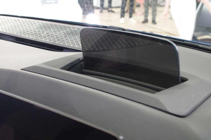 218dアクティブツアラーMスポーツ（ヘッドアップディスプレイ）