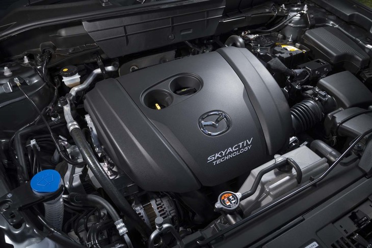 新たに気筒休止機構が搭載された2.5リッター直4自然吸気エンジン。パワー、トルクもわずかながら向上しており、従来型より4psと5Nmアップの最高出力188ps、最大トルク250Nmとなっている。