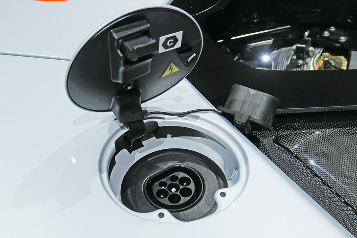 フェラーリSF90 XXストラダーレ（充電口）