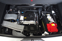 空冷機能が備わる48Vマイルドハイブリッドシステムのバッテリーはリアの荷室床下に搭載される。