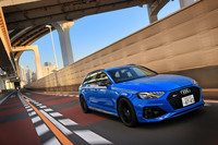 「RS 4アバント」の0-100km/h加速は4.1秒。最高速はリミッターによって280km/hに抑えられている。