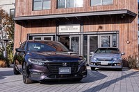 「インサイト」の3代目（左）と2009年から2014年まで販売されていた2代目（右）。