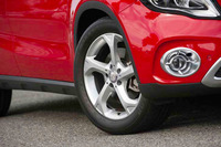 テスト車のタイヤは「ダンロップSP SPORTMAXX GT」で、サイズは235/50R18。