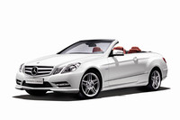 赤×白ツートーンの「Eクラス カブリオレ」発売