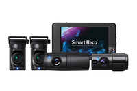 4つのフルHDカメラで車両の周囲をくまなく監視・録画することを可能としたスマートレコ パーフェクト4。本体はタッチパネル式3.5インチモニターを有しており、取り外して車外での映像確認も可能。