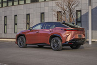 「レクサスRZ」が鮮烈デビュー　ブランド初のBEV専用モデルの画像