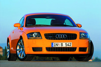 高性能版の「TTクーペ3.2クワトロ」。アウディとして初めてデュアルクラッチ式ATを搭載したモデルだった。