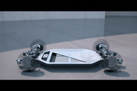 全固体電池を前提としたEVプラットフォームのイメージ。従来のEVプラットフォームに比べると、床下の電池の搭載スペースが薄くフラットになり、車両パッケージの自由度が増すことがうかがえる。