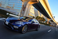 ポルシェは独ニュルブルクリンクの北コースで「パナメーラ ターボS」のタイムアタックを実施。テストドライバー、ラルス・ケルンの運転により、7分29秒81というタイムが記録された。