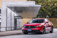 新型「アコード」には、2リッター直4直噴エンジンに2モーター内蔵のCVTを組み合わせたハイブリッドパワートレインを搭載。正式発売に先がけ、2023年12月に先行予約の受け付けが開始される予定だ。