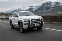 エンジンは新開発の2.4リッター4気筒ディーゼルターボエンジン。タイには最高出力が150PS版と184PS版もあるが、日本仕様は204PSの一番強力なバージョンだ。