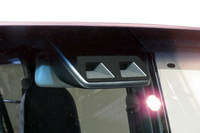 運転支援システム「スマートアシストIII」のステレオカメラ。