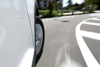 コーナリングでも操舵フィールに曖昧なところはなく、ドライバーの小さな操作にもリニアに応えてくれる。