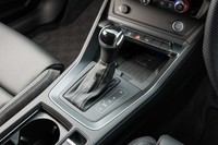 ガソリン、ディーゼルを問わずトランスミッションは7段のデュアルクラッチ式ATを採用。