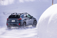 酸ヶ湯から青森市内までの帰路で、スタッドレスタイヤ「ヨコハマ・アイスガード7」を装着した「クロストレック ツーリング」のステアリングを握った。走行路面を問わず、静かな車内環境が確保されているのも同車の持ち味だ。