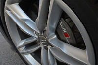 アルミホイールのサイズは、標準が19インチ。オプションで「S6」「S6アバント」には20インチが、「S7スポーツバック」には21インチが用意される。