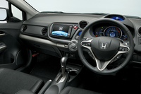 「インサイト エクスクルーシブ」のインテリア。
    