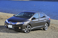 ホンダ・グレイスHYBRID EX