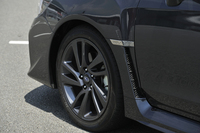 「WRX」シリーズは、全グレードでフロントサスペンションに鍛造アルミ製のロワアームを採用している。