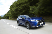 レクサスNX200t”Fスポーツ”
    