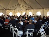 雑誌記者、フリージャーナリスト、テレビ局リポーター、メーカー広報担当者……朝食会を兼ねた、ドライバーズミーティング風景。