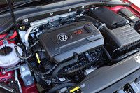 
	「ゴルフGTI」の2リッター直4ターボエンジン。JC08モードの燃費値は6段AT仕様が15.9km/リッターで、6段MT仕様が16.0km/リッター。
	
