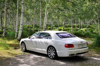 長く、低くなったリアビュー。従来型と比べて、エクステリアはより優雅な印象に改められた。Cd値は0.29。