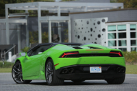 「ウラカン スパイダー」のリアビュー。外装色は全11色が設定される（欧州仕様の場合）。