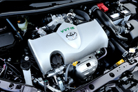 新開発の1.5リッターガソリンエンジン（2NR-FKE型）にはアトキンソンサイクルのほか、VVT-iE（電動連続可変バルブタイミング機構）などが採用され、従来の1NZ-FE型と比べて燃費が改善された。