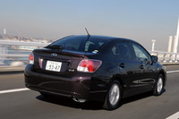【スペック】インプレッサG4 1.6i-L：全長×全幅×全高＝4580×1740×1465mm／ホイールベース＝2645mm／車重＝1260kg／駆動方式＝FF／1.6リッター水平対向4DOHC16バルブ（115ps/5600rpm、15.1kgm/4000rpm）／価格＝171万1500円（テスト車＝218万9250円／キーレスアクセス＆プッシュスタート＋オーディオ一体型HDDナビゲーションシステム＋HIDロービームランプ＋クリアビューパック＋本革巻きステアリングホイール＝47万7750円）