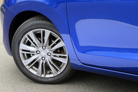 
	「XT」のタイヤサイズは185/55R16 83V。テスト車にはブリヂストンの低燃費タイヤが装着されていた。
	