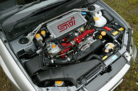 STiバージョンでは、インタークーラーのタンクや吸気ダクトなどの変更が行われた。エンジン最高出力に変更はないが、最大トルクは従来比＋1.8kgmの42.0kgmを発生する。