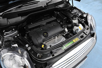 「MINI ONE」に新たに搭載された1.6リッターエンジン。
