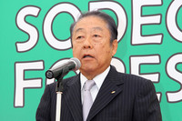 挨拶をする中村正三郎氏。60年代には『CAR GRAPHIC』に同誌の長期テスト車だった「ロータス・ヨーロッパS1」のサーキットインプレッションを執筆したり、そのヨーロッパを譲り受け、自ら改造してレースに出場したりもしていた。
