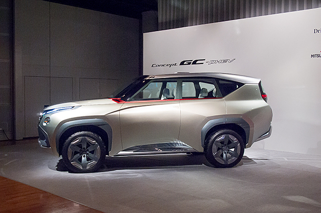 次期「パジェロ」!? 大型SUVコンセプトが登場【東京モーターショー2013