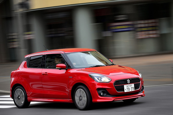 「スイフト ハイブリッドRS」。（写真＝池之平昌信）