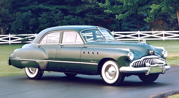 強烈なインパクトを与える顔は、1950年ごろのアメリカ車にも多く見られた。写真は1949年製の「ビュイック・ロードマスター セダン」。格子状に並んだグリルのせいで、笑っているようにも見える。