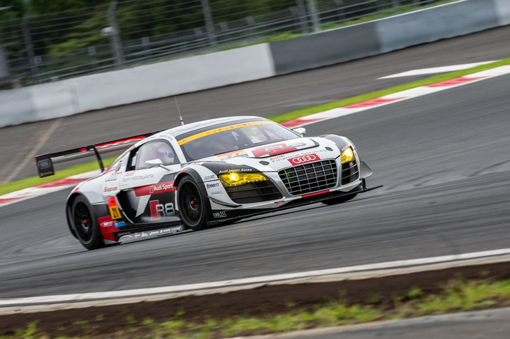 Hitotsuyama Racingの「R8 LMS」にも同乗試乗することができた。2015年のSUPER GT GT300クラスに実際に参戦したマシンだ。