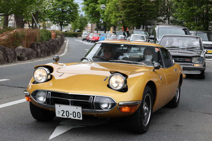 1970年「トヨタ2000GT」。ゴールドのボディーカラーは、開発に関与したヤマハ発動機の保存車両である前期型に倣ったもの。