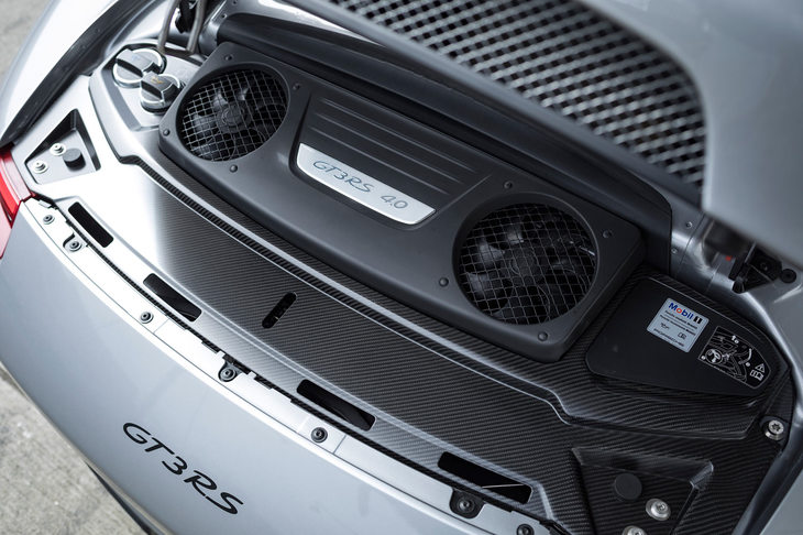 4リッター水平対向6気筒エンジンの最高出力は、「911 GT3」を20ps上回る520ps。ポルシェが量産車向けに製造した自然吸気エンジンの中では最もパワフルなエンジンとなった。