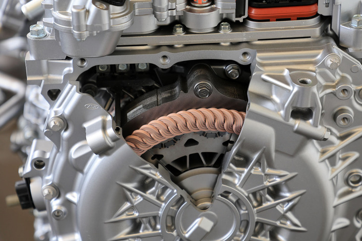 新型「ホンダ・ステップワゴン」取材会場の様子（2リッター直4ガソリンエンジン＋モーター）