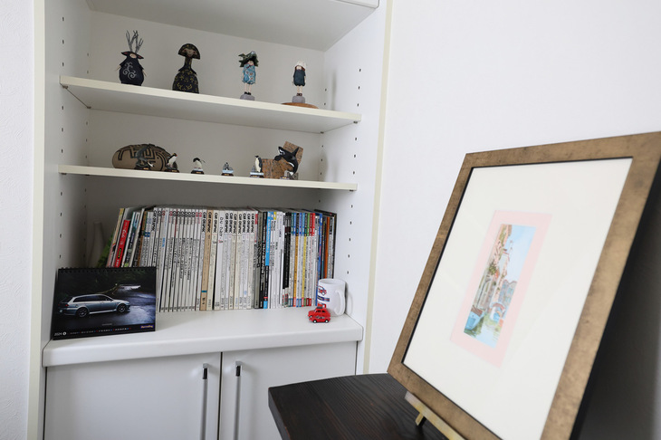 岡島さん自身、クルマいじりにも時間を割く。クルマの情報を得るのは主に『CAR GRAPHIC』だという。奥さまも熱心な読者だ。