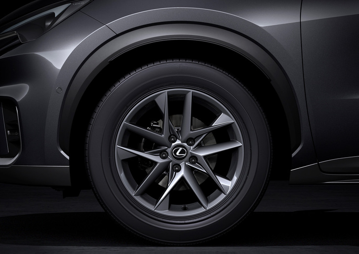 レクサスLBXプロトタイプ（17インチアルミホイール）