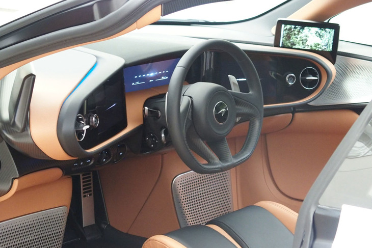 マクラーレン・スピードテール（インストゥルメントパネル）